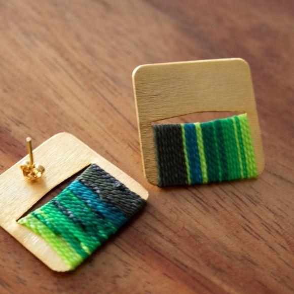 Handmade gold plated new earrings green thread - Picture 2 of 3